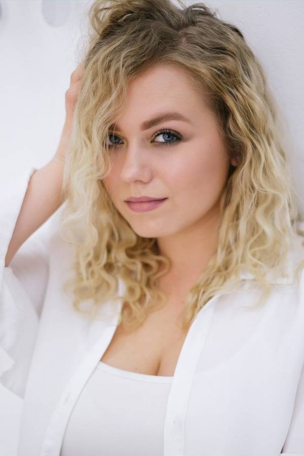 Blonde ombre curly hairstyles for chubby faces