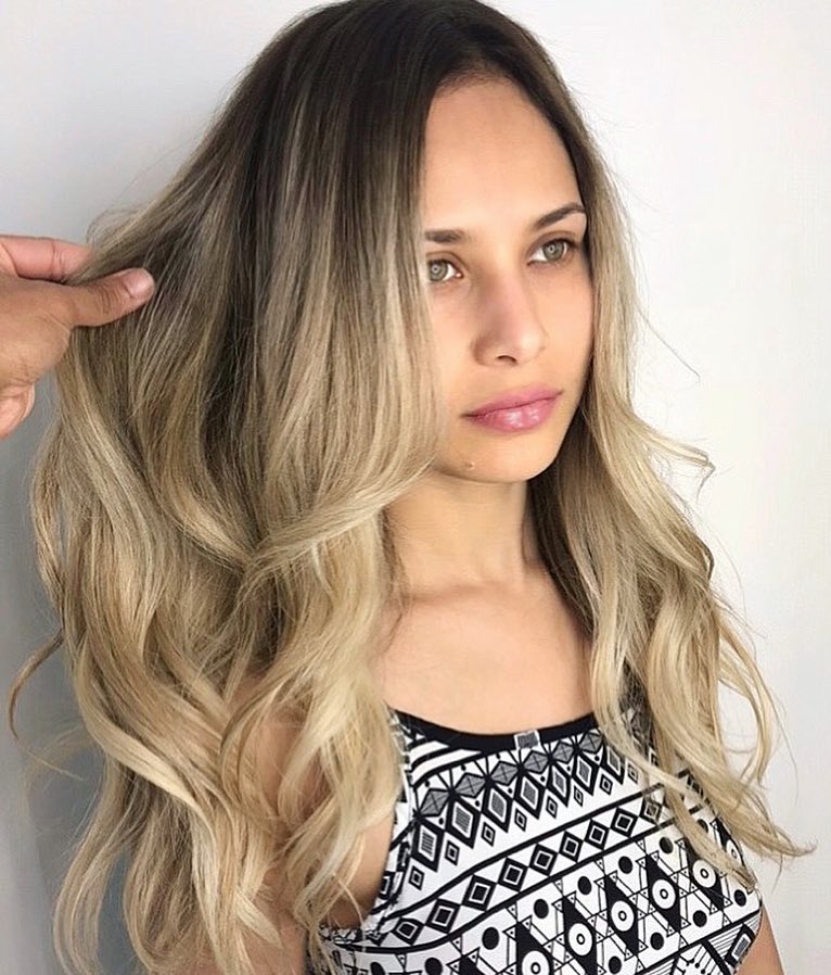 Blurred Root Hair For Blondes