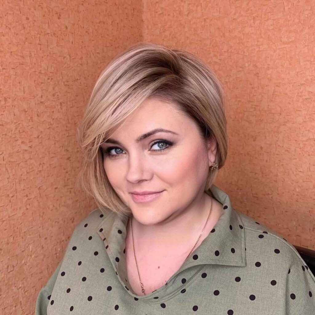 dirty blonde short angled bob for round shaped face